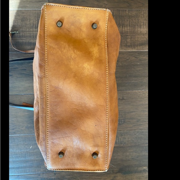 Old Trend Daisy Leather Tote - Picture 7 of 12